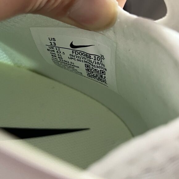 Athletic_Shoes